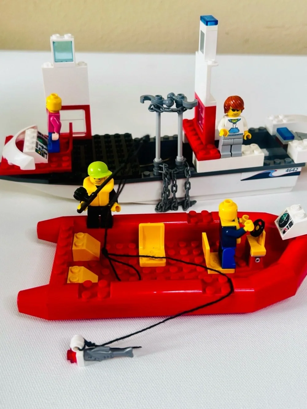 LEGO City Life Boat and Friends Fishing Rescue Red Boat 4 Figurines 4642
